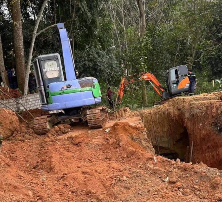 Hà Nội: Sụt lún khi đào giếng thuê, 2 anh em ruột t.ử v.ong