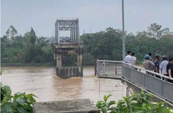 Vụ sập cầu Phong Châu: 10 ô tô, 13 nạn nhân rơi xuống sông