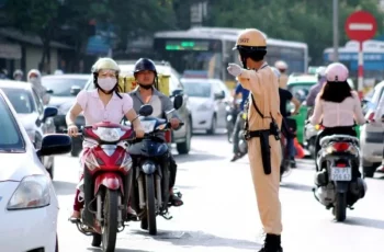 Từ bây giờ trở đi: 10 hành vi vi phạm giao thông đối với xe máy bị phạt tới 10 triệu đồng, số 5 nhiều người tỏ ra không đồng tình – News